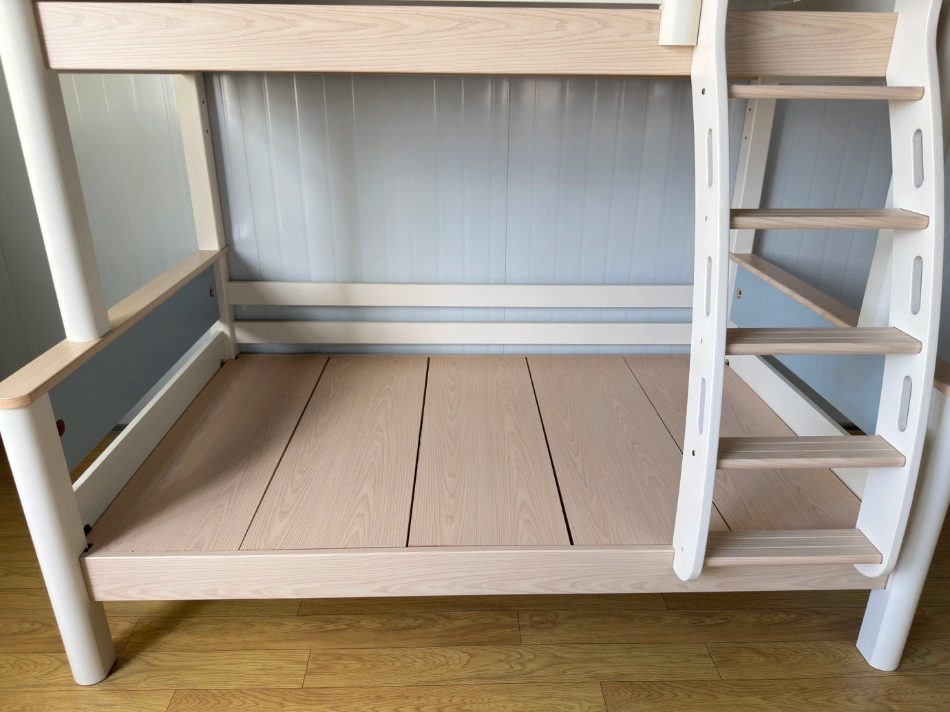 Model 6332 lower bed platform detail
