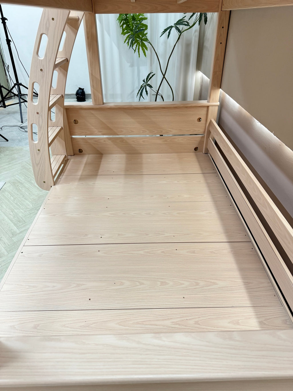 Model 8109 bunk bed detail 9